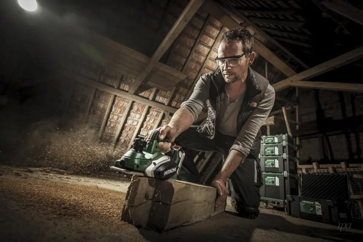 Nico Bohnert fotografiert für Sabath Media ?Man at Work? für die Kampagne der Hitachi Power Tools.