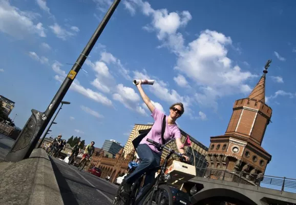 Bild: Papergirl#4 Internationale Ausstellung & Kunstaktion in Berlin