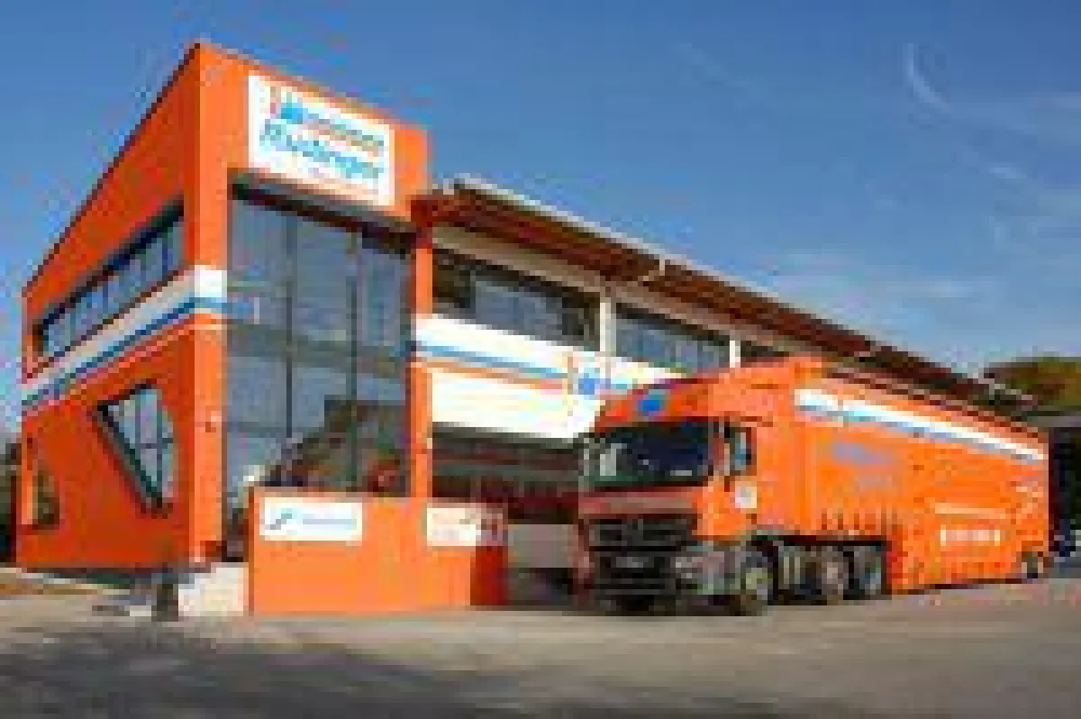 Ausbildung in der Spedition Rüdinger. Ob man Speditionskaufmann werden will, Lagerist oder Lkw-Fahrer: Rüdinger passt.