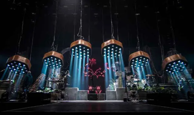 Bild: Ein ELATION-Rigg für Shaka Ponks „MonkAdelic" Tour 2018