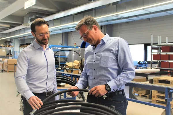 RAUH Hydraulik wird STAUFF Systempartner Bild: RAUH Hydraulik wird STAUFF Systempartner