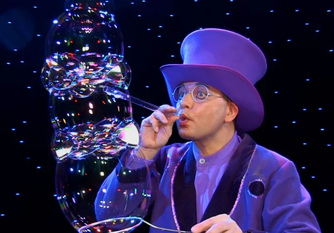 Bild: Künstler schenkten Freude bei Firmen Weihnachtsfeier