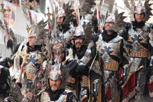 Bild: Spanisch Sprachschüler besuchen das Christen und Maurenfest in Alcoy
