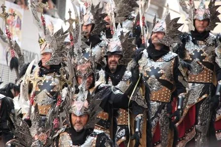 Bild: Spanisch Sprachschüler besuchen das Christen und Maurenfest in Alcoy