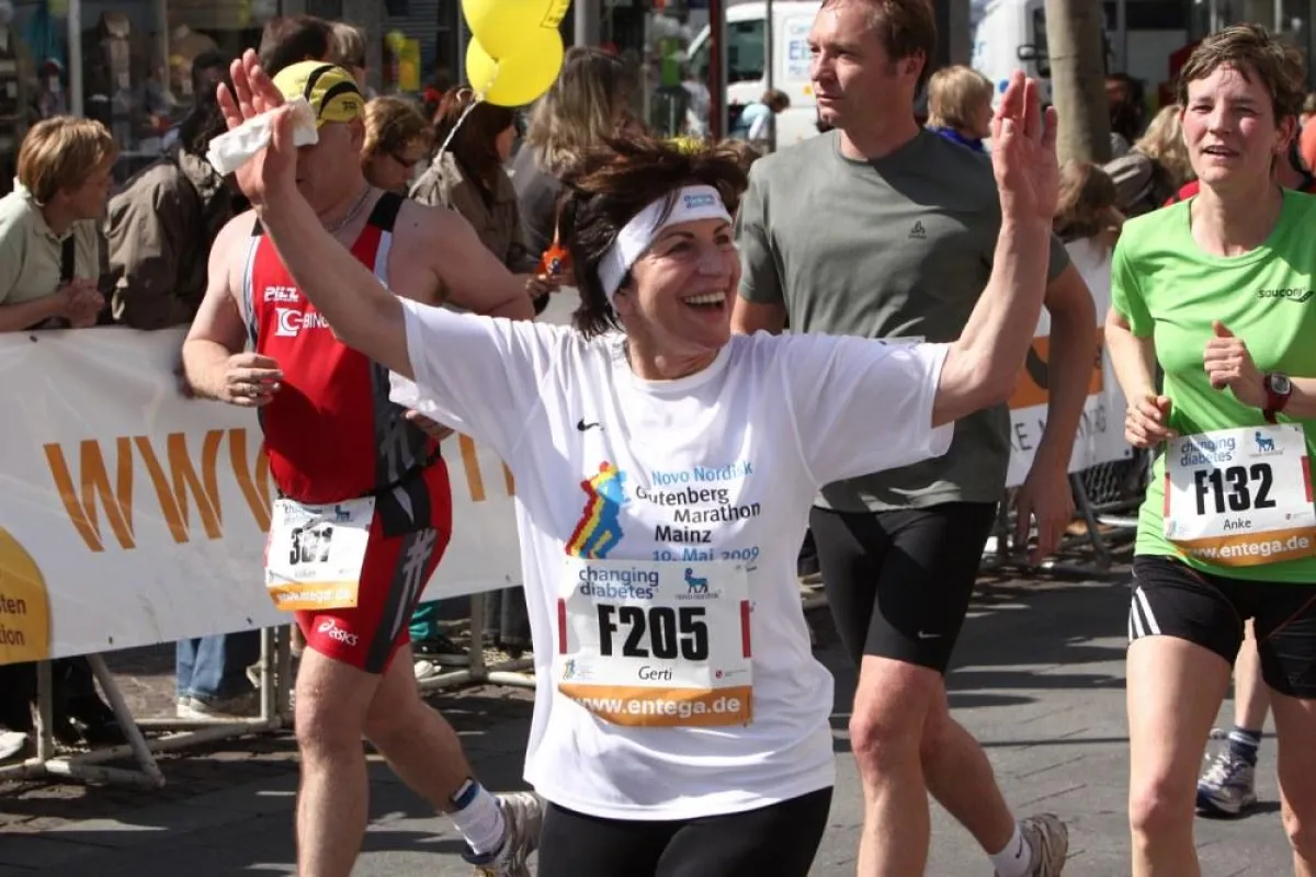 Läuferinnen und Läufer machten sich beim 10. Novo Nordisk Gutenberg Marathon für