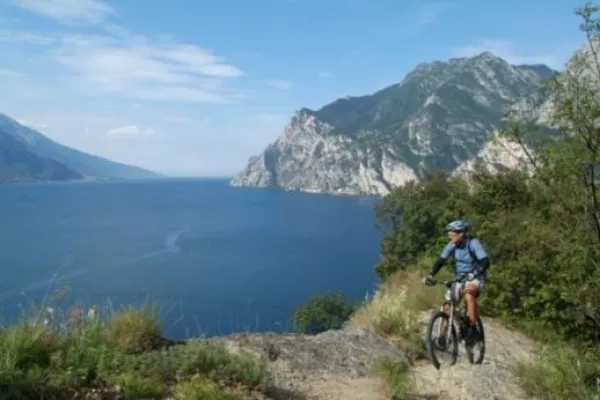 Mountainbiking über den Passo Tremalzo am Gardasee - Saisonstart im Hotel Mirage mit rundum Rad-Service Bild: Mountainbiking über den Passo Tremalzo am Gardasee - Saisonstart im Hotel Mirage mit rundum Rad-Service