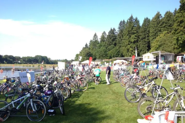 Bild: 4. Sympatec Schultriathlon in Clausthal-Zellerfeld: Ein großer Erfolg für Groß und Klein
