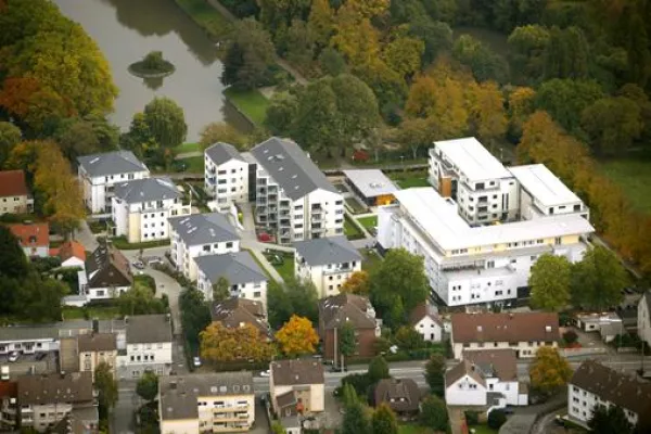 Oikos Immobilien setzt auf den „Butler“ - 140 mobile Hausnotrufgeräte von Fonium im Betreuten Wohnen Bild: Oikos Immobilien setzt auf den „Butler“ - 140 mobile Hausnotrufgeräte von Fonium im Betreuten Wohnen