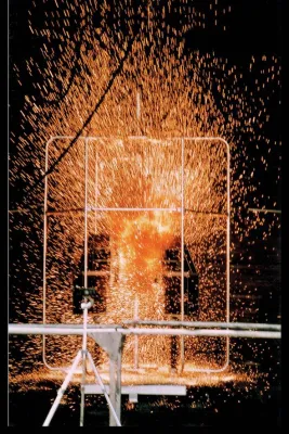 Systemlösungen als optimaler Schutz vor Störlichtbögen bei maximalem Tragekomfort Bild: Systemlösungen als optimaler Schutz vor Störlichtbögen bei maximalem Tragekomfort