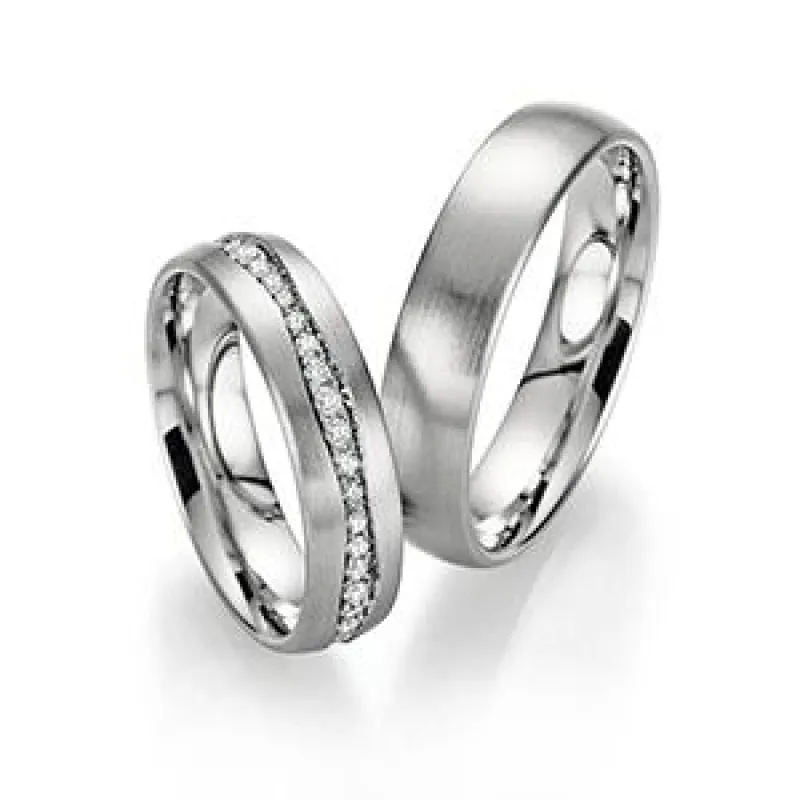 Ein klassischer und zeitloser Ring von Fischer in Weißgold mit 42 Brillanten