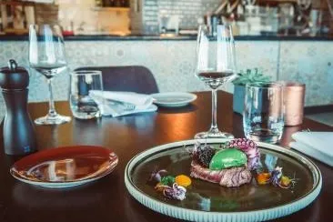 Bild: Kreative Grillküche - Das ARBOREA Marina Resort Neustadt bietet regionale Köstlichkeiten