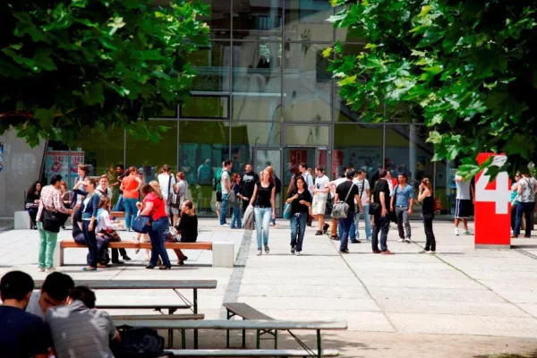 Bild: Welcher Studiengang ist der Richtige für mich? Infotage für Schülerinnen und Schüler an der FH Frankfurt