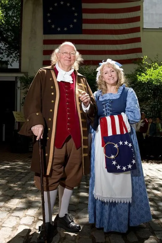 Ben und Betsy alias Ralph Archbold und Linda Wilde heiraten wie vor 200 Jahren