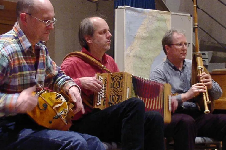 Folk- und Bordunmusik auf Burg Fürsteneck - Die Fürstenecker Bordunale Bild: Folk- und Bordunmusik auf Burg Fürsteneck - Die Fürstenecker Bordunale
