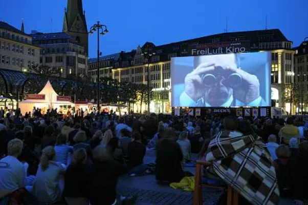 Bild: Kino unterm Sternenhimmel: Budweiser Budvar unterstützt das FreiLuftkino Hamburg