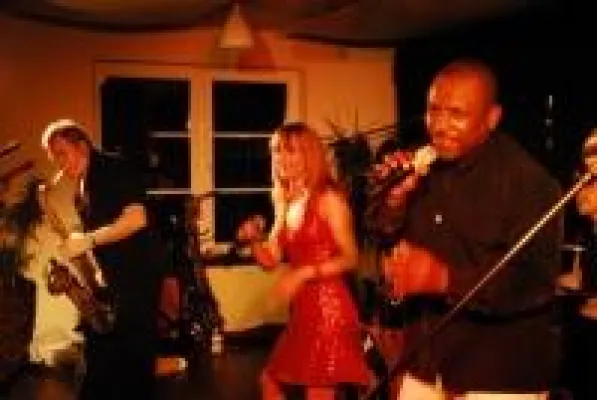 Bild: Lee Mayall's Saxmachine läßt in Laichingen wieder die Tische wackeln