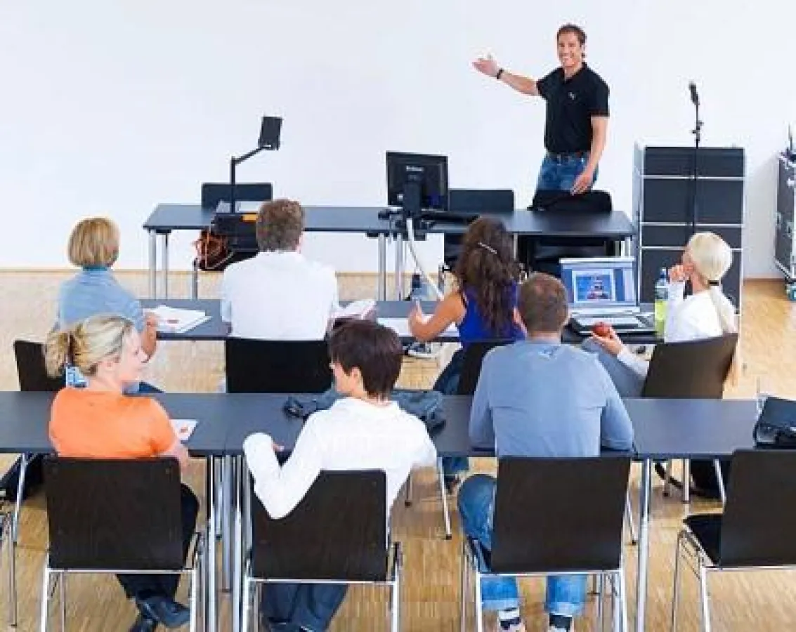 regelmäßige Infoveranstaltungen