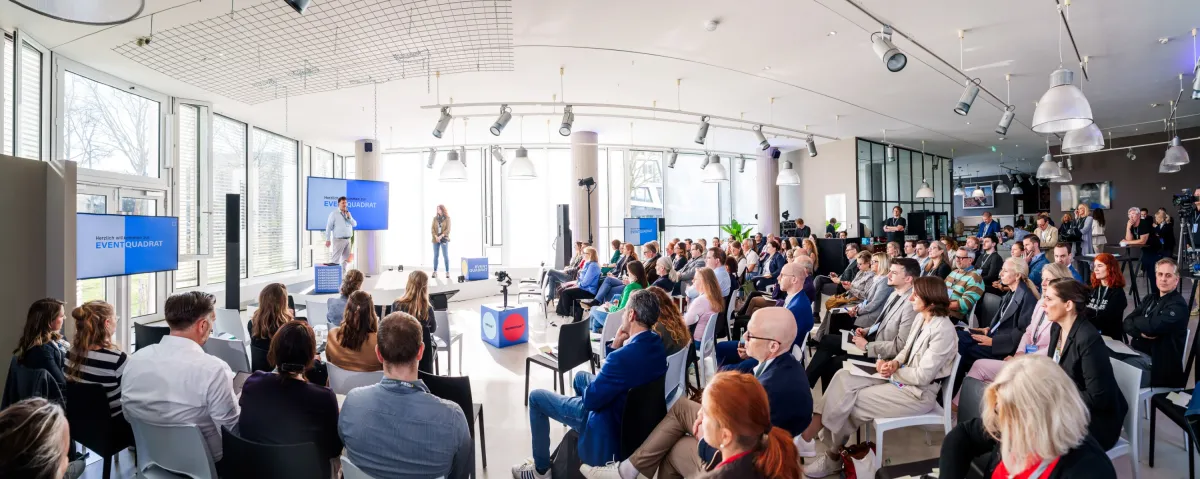 Interaktives Veranstaltungskonzept begeistert mit abwechslungsreicher Meetingarchitektur (© © EVENTQUADRAT / Udo Geisler)