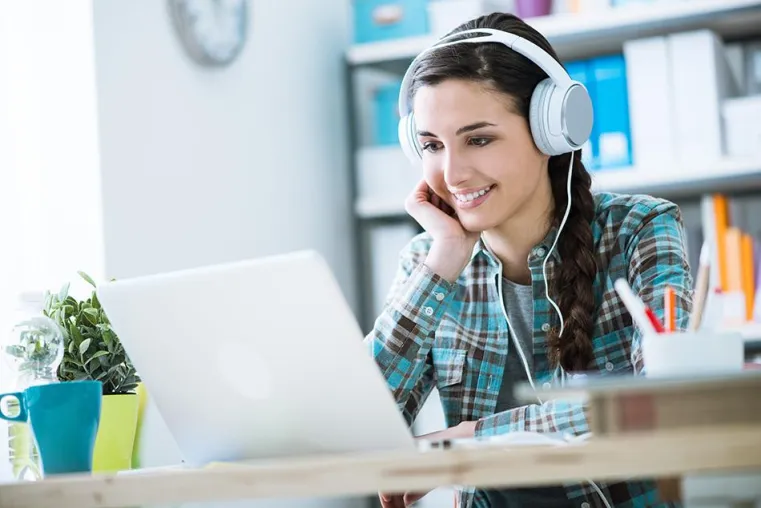 Online-Sprachkurse zu Hause bieten neue Perspektiven für internationalen Vertrieb und bei Jobsuche Bild: Online-Sprachkurse zu Hause bieten neue Perspektiven für internationalen Vertrieb und bei Jobsuche