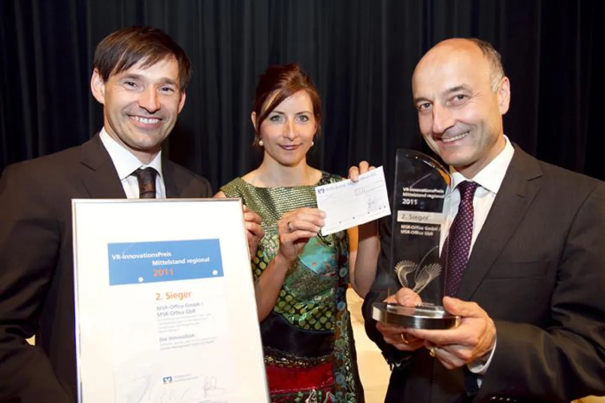 Armin Leonhardt, Doris Leonhardt und Christian Roth (von links) freuen sich über den zweiten Platz. Foto: Janina Schütz