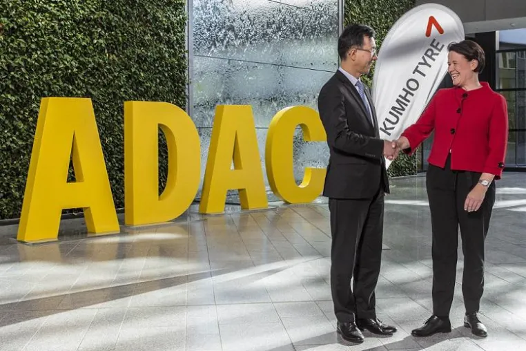 Bild: Kumho und ADAC Stiftung „Gelber Engel“ verlängern Partnerschaft