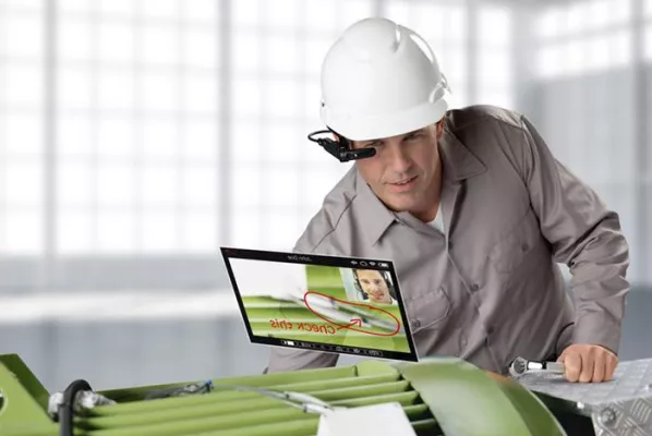 Bild: Ubimax Frontline auf erster Windows 10 Datenbrille Ubimax and Toshiba erweitern AR-Enterprise Markt