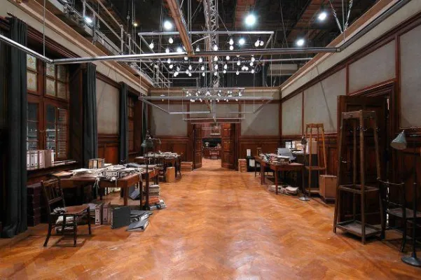 Bild: Malerische Kulisse für Brad Pitt - Filmstudio Babelsberg setzt am Filmset auf Sikkens