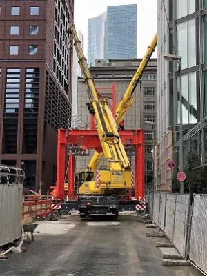 Bild: At Home in the Urban Jungle – Three WOLFF Cranes at the OMNITURM in Frankfurt's Banking District