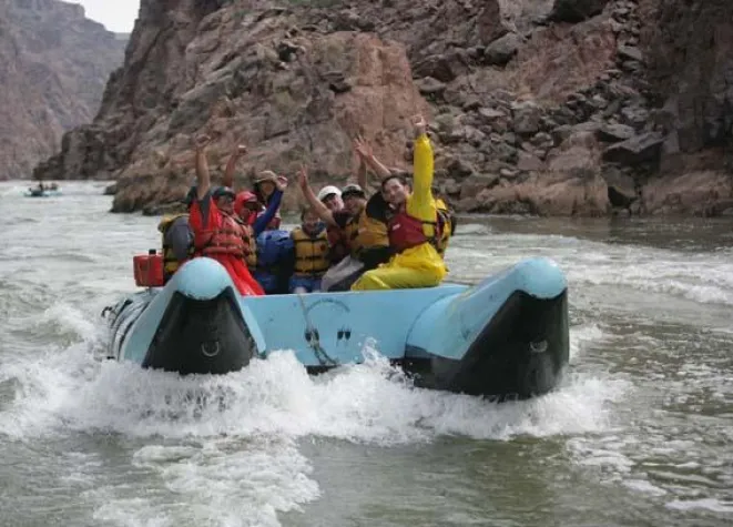 Je nasser, desto besser: Rafting-Abenteuer im Grand Canyon West Bild: Je nasser, desto besser: Rafting-Abenteuer im Grand Canyon West