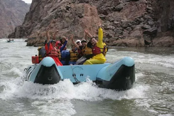 Bild: Je nasser, desto besser: Rafting-Abenteuer im Grand Canyon West