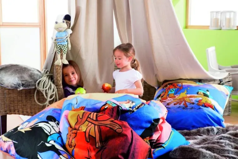 Bild: Trends und Klassiker bei Kinderbutt - Sommerkatalog mit Bekleidung, Spielwaren und Bettwäsche für die Kleinen