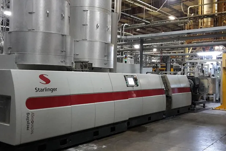 Bild: Spitzenergebnisse im PET B2B-Recycling auf Starlinger-Anlage mit Nordson-Patronenfilter