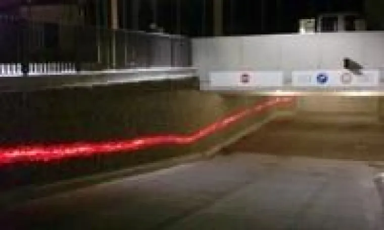 Bild: Lavafluss in Münchner Tiefgarage? Täuschend echter LED-Effekt lässt Steine "schmelzen"