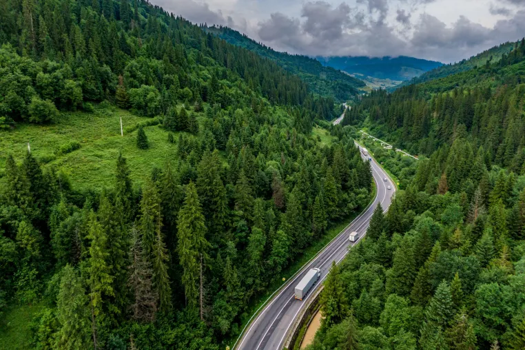 Vom Nervenkitzel bis zur Sicherheit: Die einzigartigen Herausforderungen bei Gefahrguttransporten nach Serbien Bild: Vom Nervenkitzel bis zur Sicherheit: Die einzigartigen Herausforderungen bei Gefahrguttransporten nach Serbien