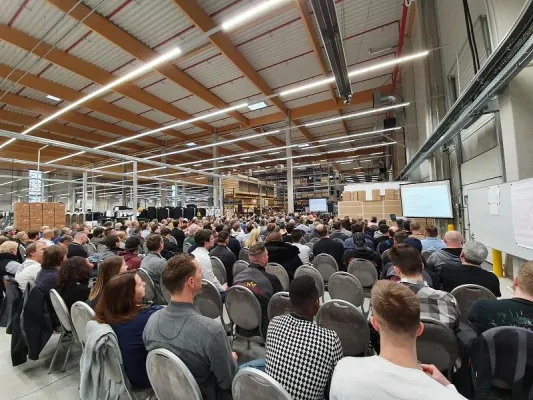 Bild: Ziele für ein neues Jahrzehnt Betriebs- und Mitarbeiterversammlung bei BALLY WULFF