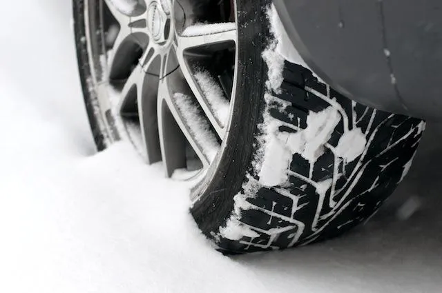 Bei Mietwagen-Buchung auf Winterreifen achten Bild: Bei Mietwagen-Buchung auf Winterreifen achten