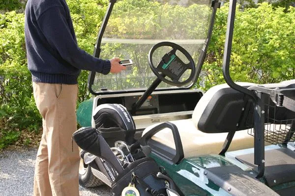 Bild: Golfclub - das eigene Handy öffnet Tür und Tor