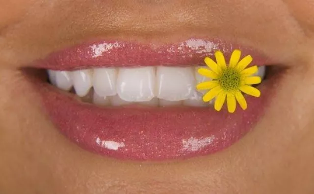 Verfärbungen von Cola, Tee, Kaffee und Zigaretten – Schnell weg vor den Festtagen Bild: Verfärbungen von Cola, Tee, Kaffee und Zigaretten – Schnell weg vor den Festtagen