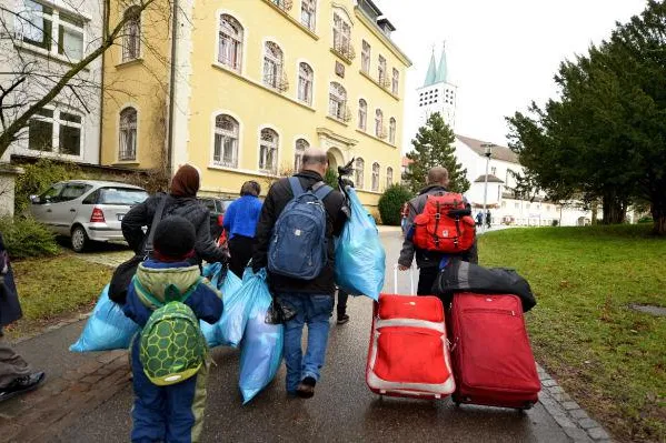 Bild: Flüchtlinge ziehen in Liebenau ein