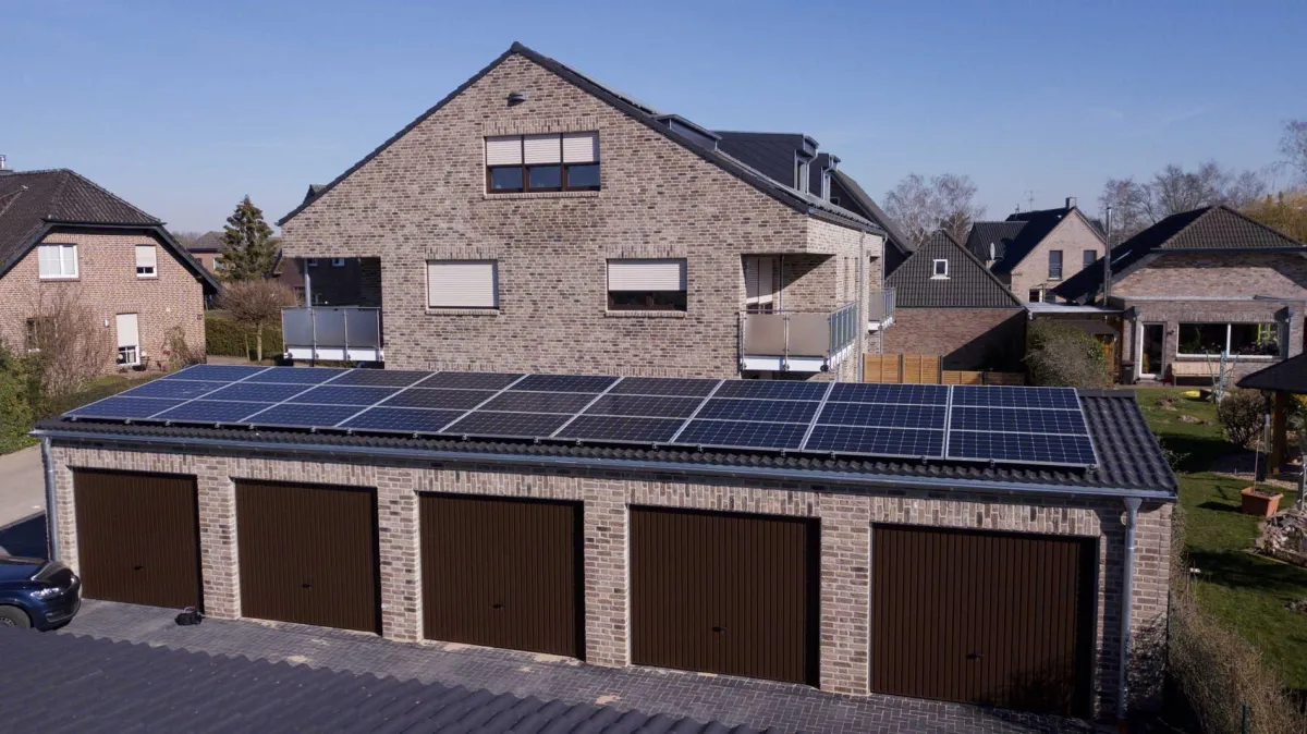 Mieterstromprojekt mit 52 kWh Stromspeicher Ost-West-Süd-Photovoltaik, Wärmepumpe in Kalkar-Wissel.