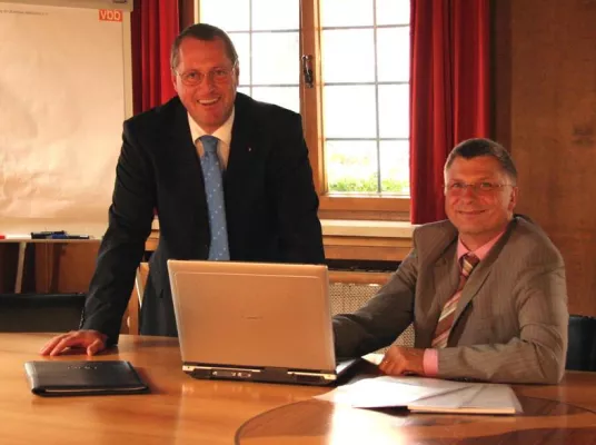 Anlageberatung bei der Bank oder bei einer Vermögensverwaltung? Bild: Anlageberatung bei der Bank oder bei einer Vermögensverwaltung?