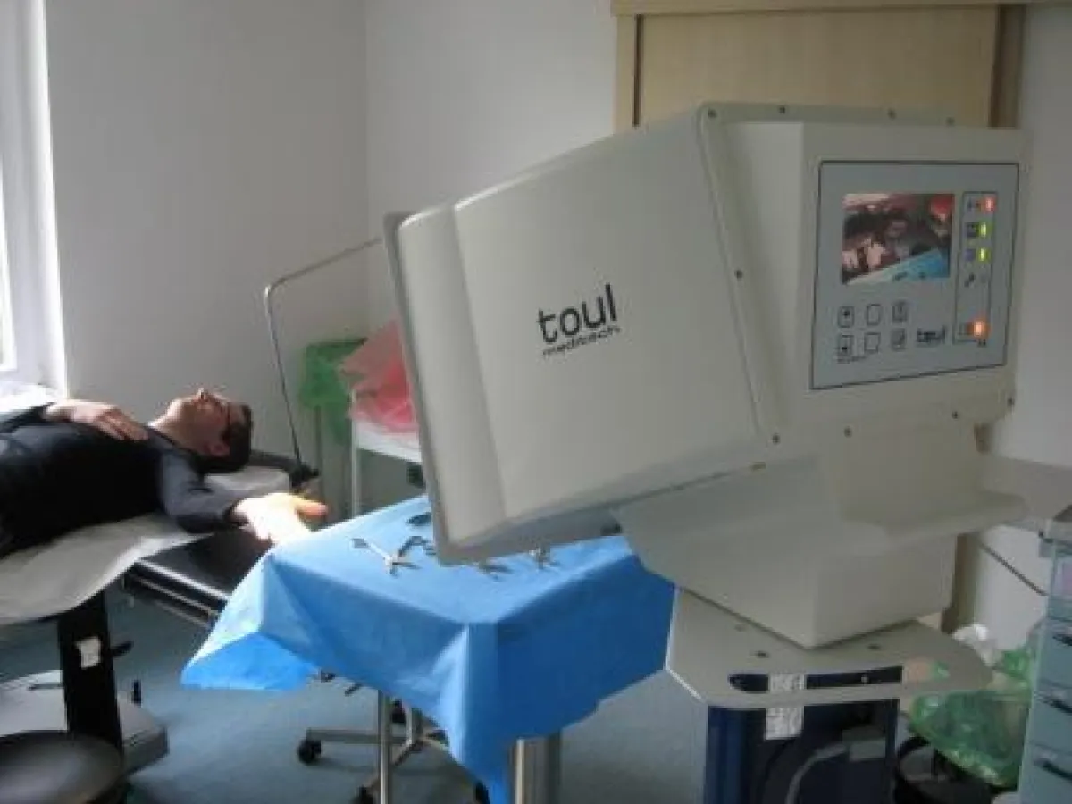 Die Instrumente und das OP Feld werden vor Bakterien geschützt