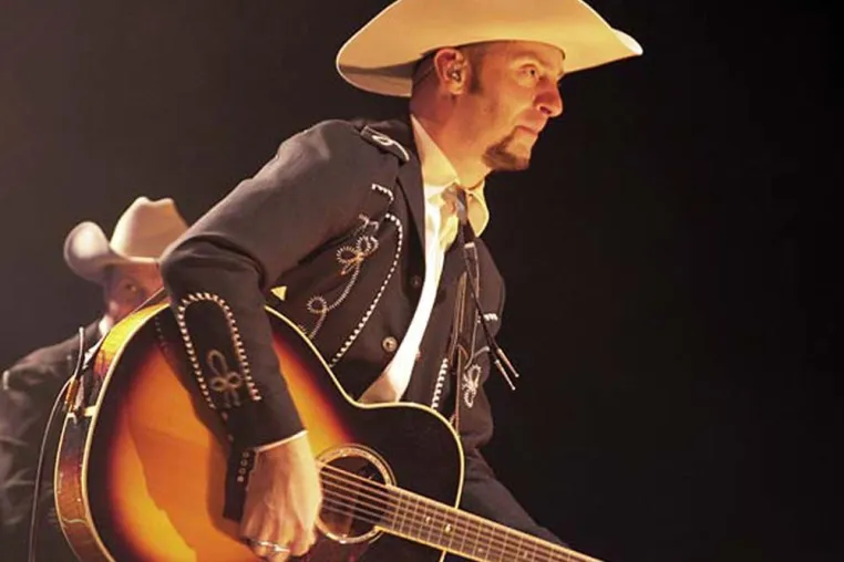Entflammte Leidenschaft mit Steelguitar und Westernsong: Texas Lightning Konzert am 29. März in Zell am See Bild: Entflammte Leidenschaft mit Steelguitar und Westernsong: Texas Lightning Konzert am 29. März in Zell am See
