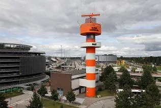 Bild: Sixt entzündet ein Werbe-Leuchtfeuer am Hamburg Airport