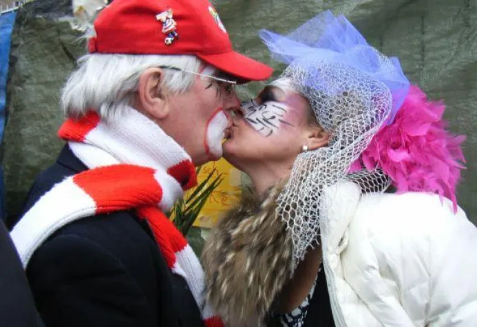 Bild: SCHMITTI AUCH KARNEVAL 2010 WIEDER MIT NEUEM MOTTOLIED - EN KÖLLE JEBÜTZ ( IN KÖLLE JEBÜTZT )