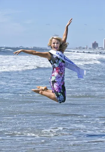 Bild: Miss America 2016 repräsentiert das kanadische Mode-Label JOSEPH RIBKOFF