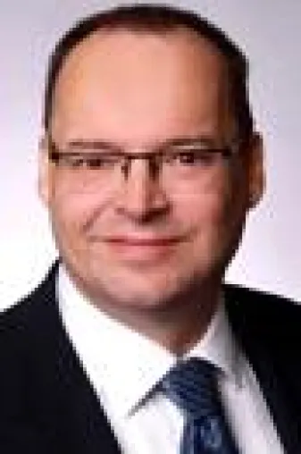 Bild: Hagen Sames verstärkt AENGEVELT in Dresden