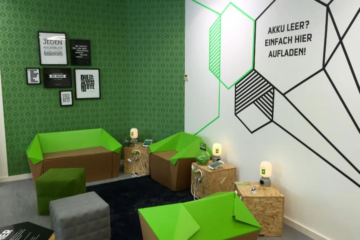 Bequeme Lounge zum Testen der Produkte