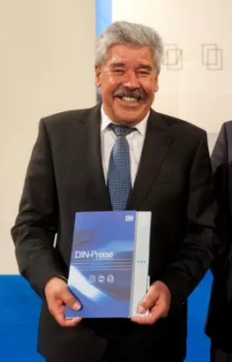 Sandvik Coromant vom Deutschen Institut für Normung mit DIN-Preis für Coromant Capto® ausgezeichnet Bild: Sandvik Coromant vom Deutschen Institut für Normung mit DIN-Preis für Coromant Capto® ausgezeichnet