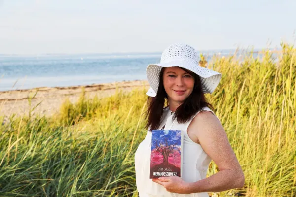 Bild: Göttinger Autorin mit Roman gegen Mobbing. VÖ am 27.07.22 mit prominenter Unterstützung. 